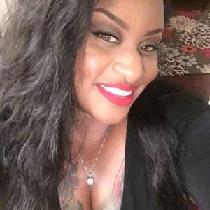 Meet your Posher, Adrianne