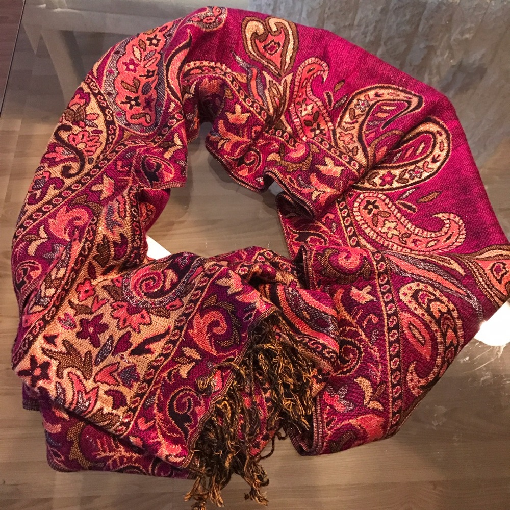 ✨🆕 NWT- Beautiful Scarve✨ SOLD💫 - Picture 3 of 6