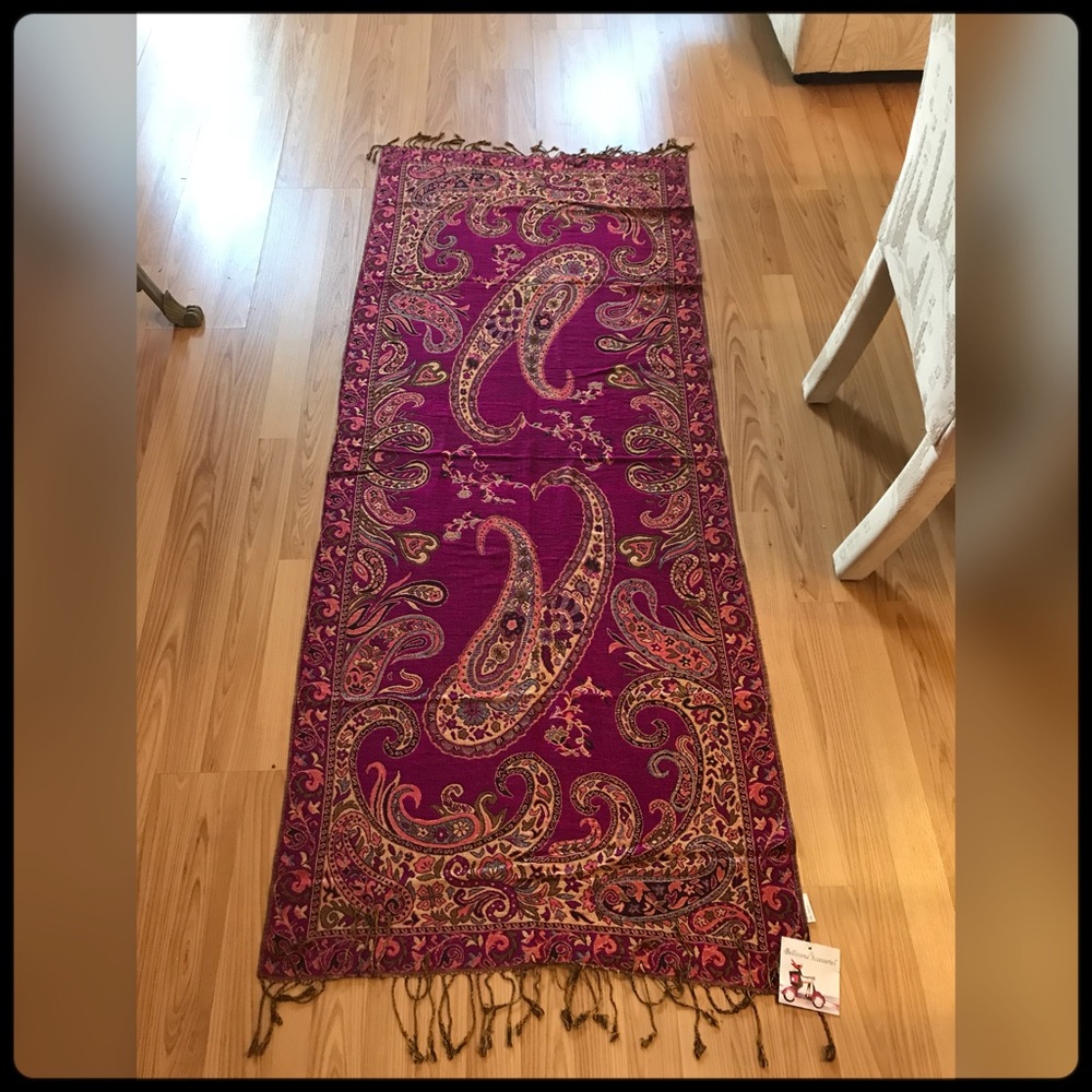✨🆕 NWT- Beautiful Scarve✨ SOLD💫 - Picture 4 of 6