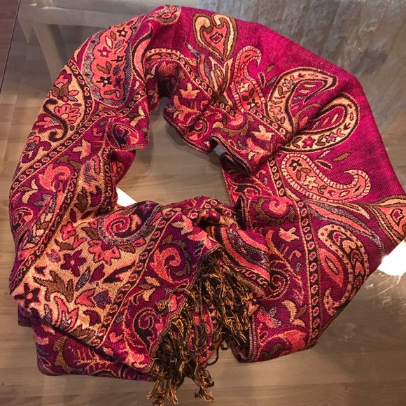 ✨🆕 NWT- Beautiful Scarve✨ SOLD💫 - Picture 3 of 6