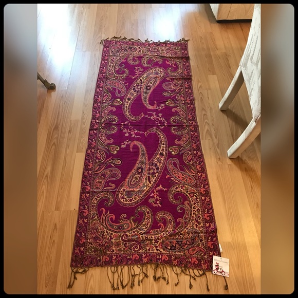 ✨🆕 NWT- Beautiful Scarve✨ SOLD💫 - Picture 4 of 6