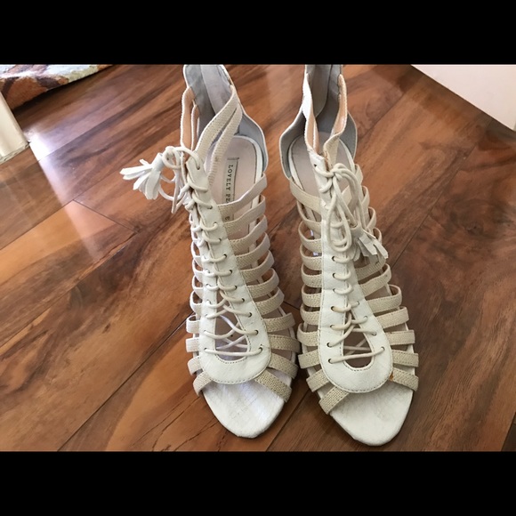 Detailed High Heels - Picture 2 of 3