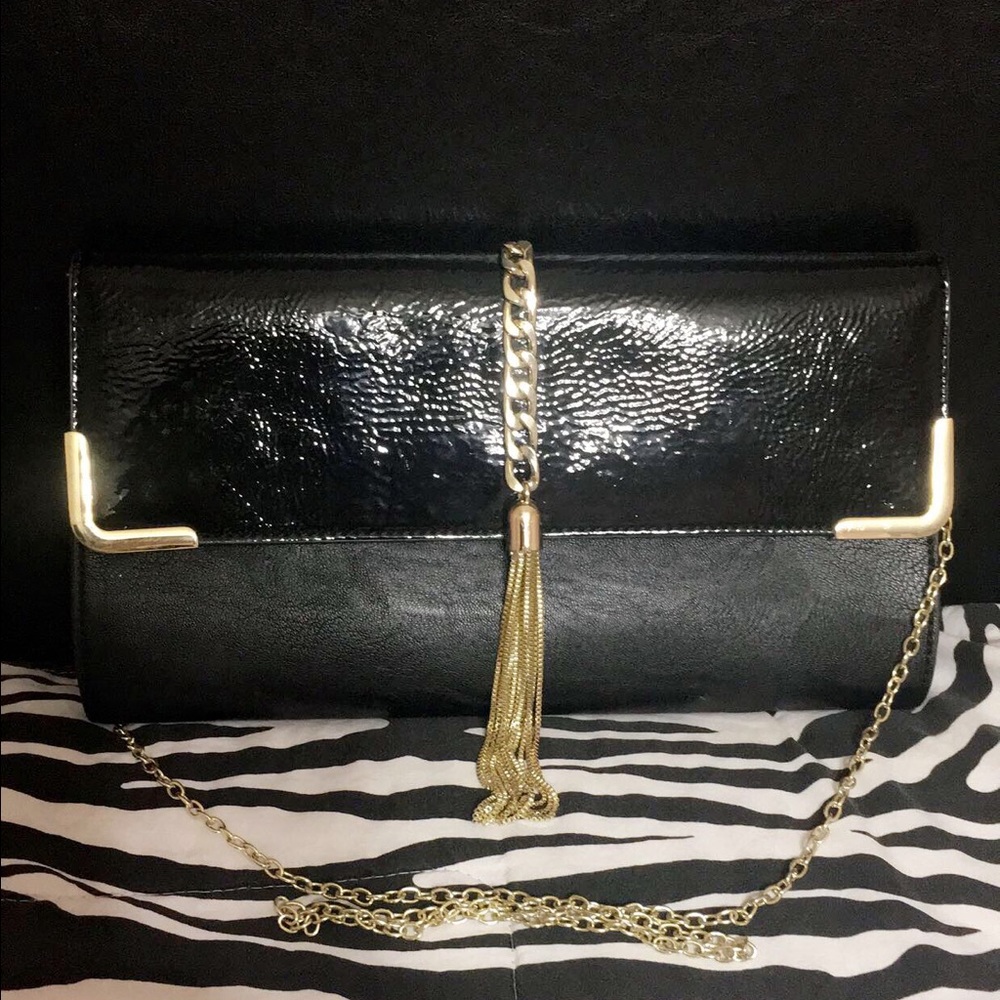 Black/Gold Over the shoulder clutch ✨