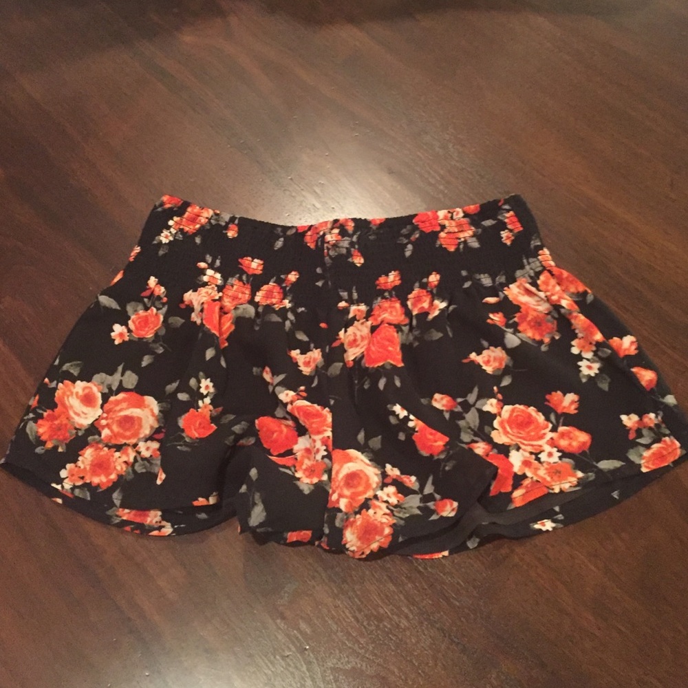 F21 Flowy Flower-Patterned Shorts