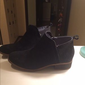 Black suede TOMS booties 💕 only worn once!