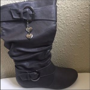 Gray boots only worn once. Sheik brand