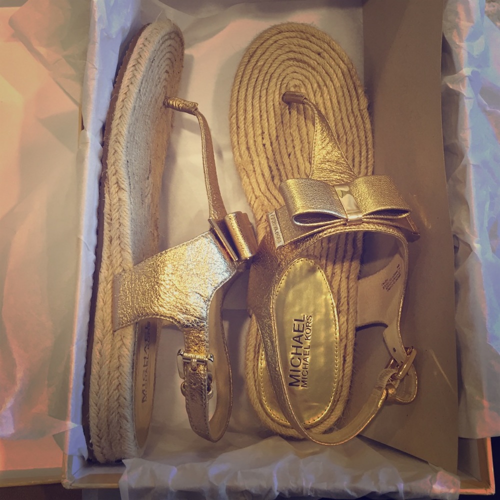 NWOT Michael Kors Gold Meg Thong Sandal size9