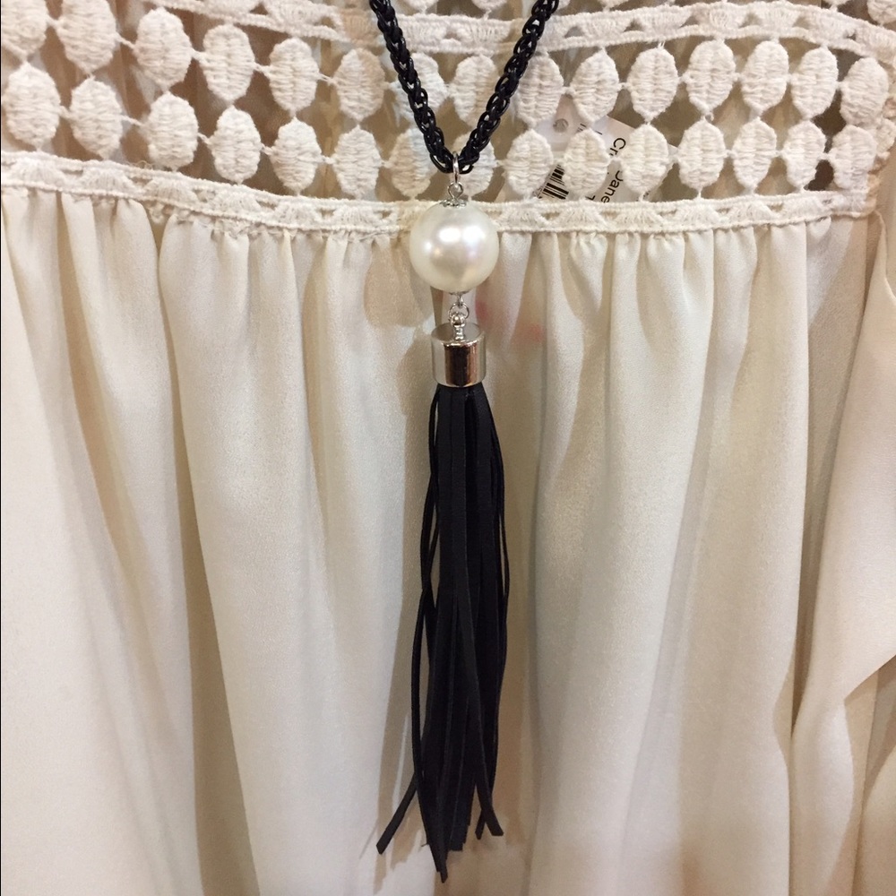 🆕 Faux Leather Pearl & Tassel Necklace - Picture 6 of 6