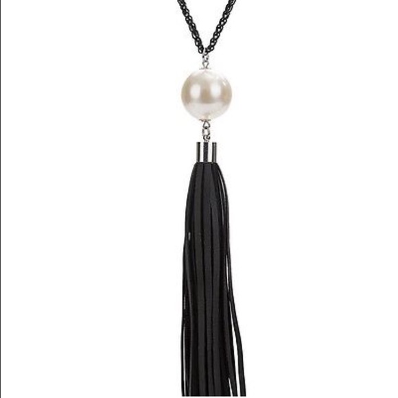 🆕 Faux Leather Pearl & Tassel Necklace - Picture 2 of 6