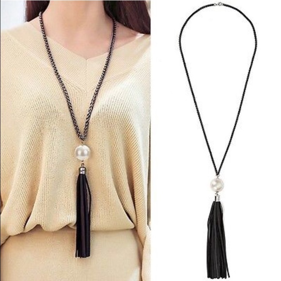 🆕 Faux Leather Pearl & Tassel Necklace - Picture 4 of 6