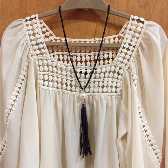 🆕 Faux Leather Pearl & Tassel Necklace - Picture 5 of 6