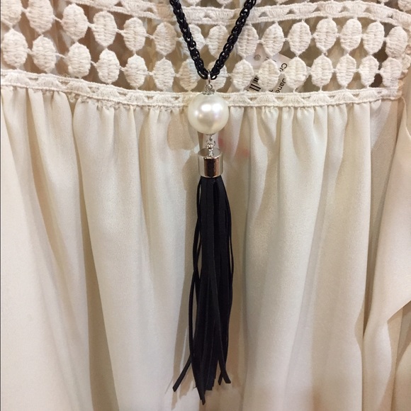 🆕 Faux Leather Pearl & Tassel Necklace - Picture 6 of 6