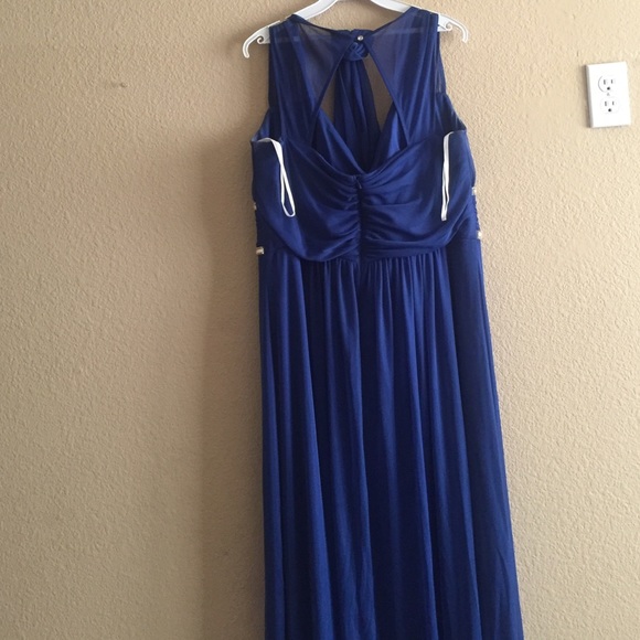 Formal Dress - Picture 2 of 4