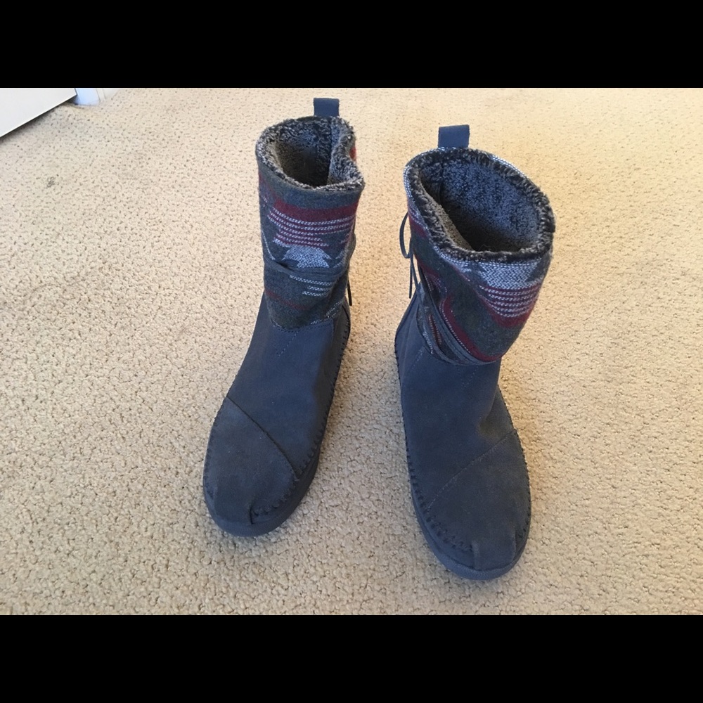 Toms boots size 7.5