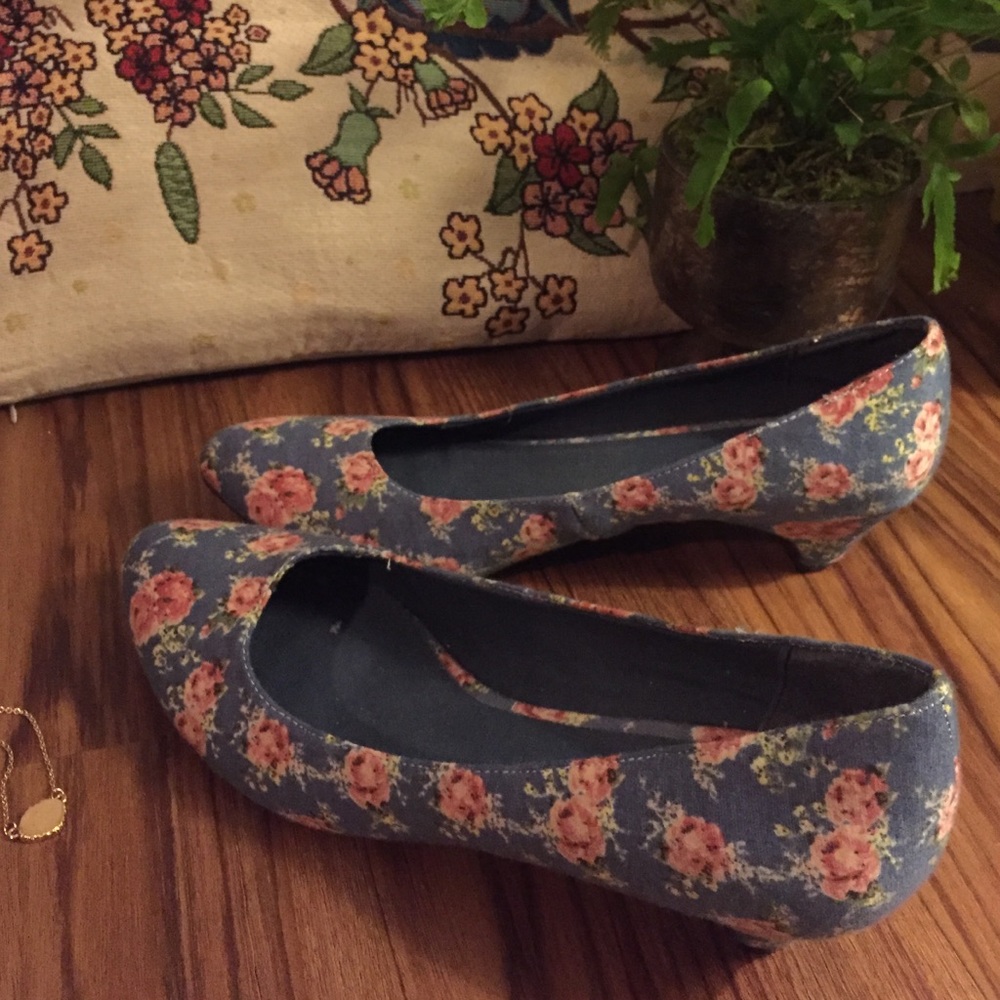 Blue floral kitten heels; never worn