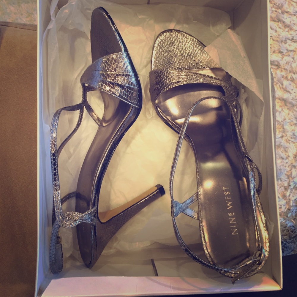 Nine West Pewter Strappy Sandal size 9