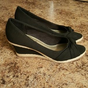 Life Stride Black Open Toed Wedges NWOT
