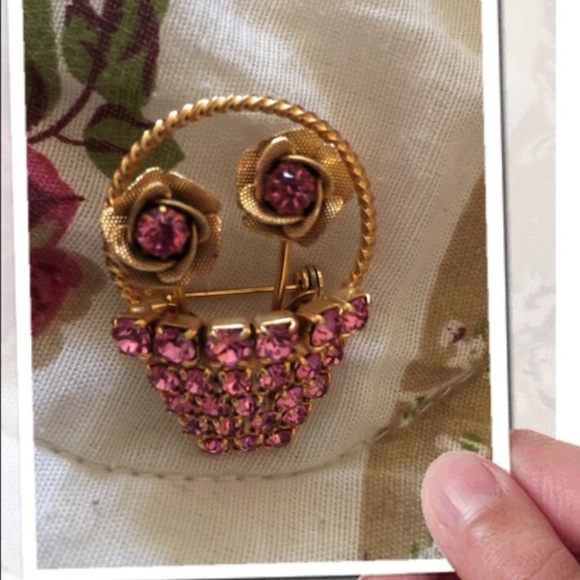 Vintage Jewelry - VINTAGE FLOWERPOT BROOCH