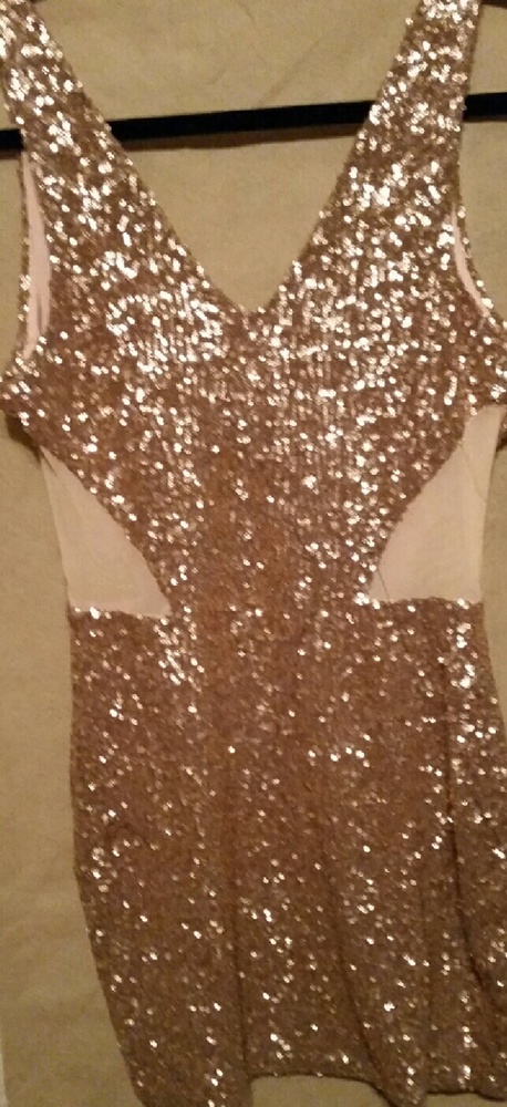 Dress - Picture 3 of 3