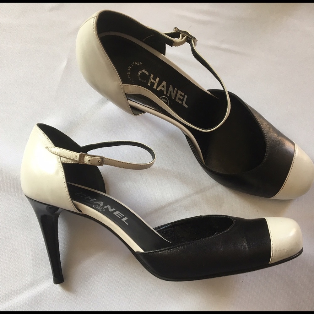 Auth-Chanel black & white leather heels size 38
