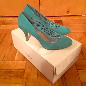 Turquoise pumps. Size 6.5