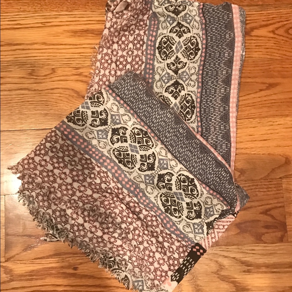 Lightweight infinity scarf