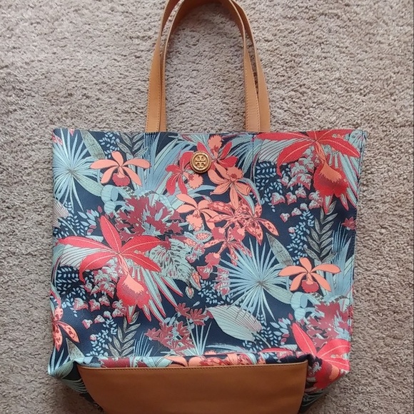 Tory Burch Handbags - Tory Burch Kerrington calathea vanchetta/420 tote