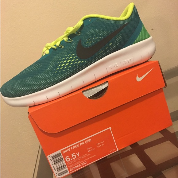 BRAND NWT. NIKE Free Run. Women size 8. 6.5 Boys - Picture 2 of 4