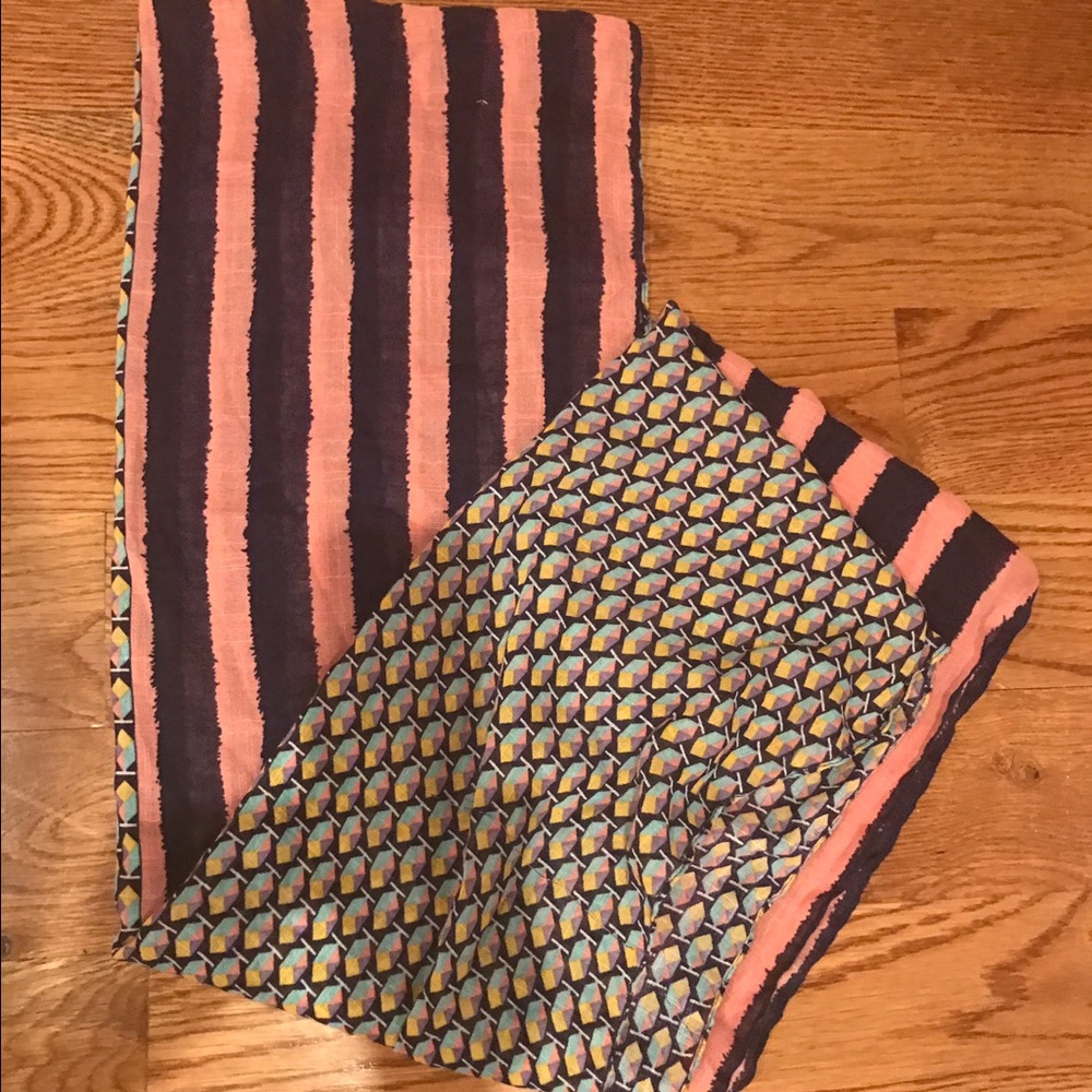 Light infinity scarf