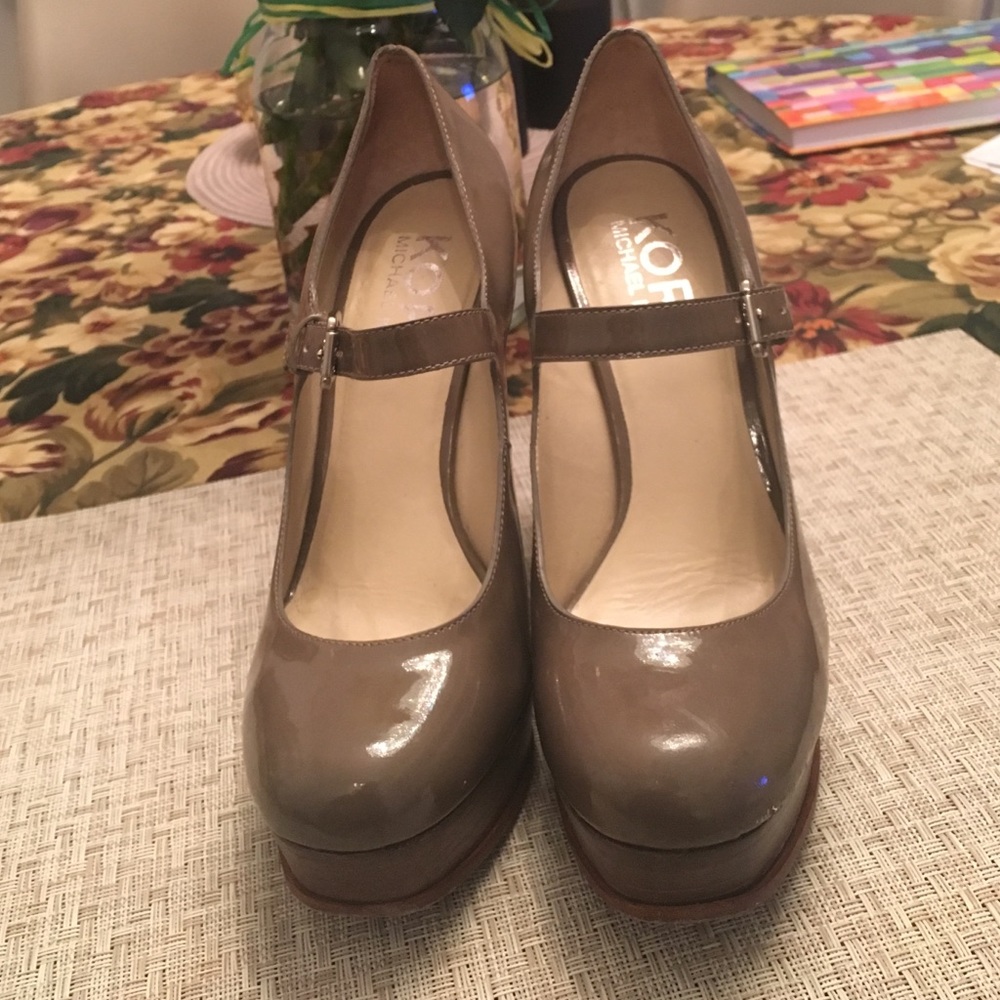 Beautiful Michael Kors heels!