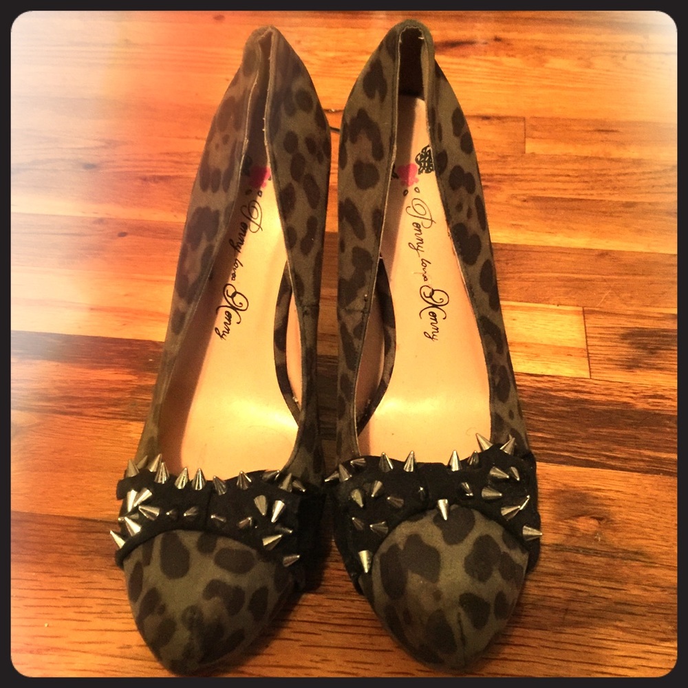 Leopard Print High-Heels