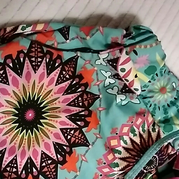 Abstract Shorts - Picture 2 of 3