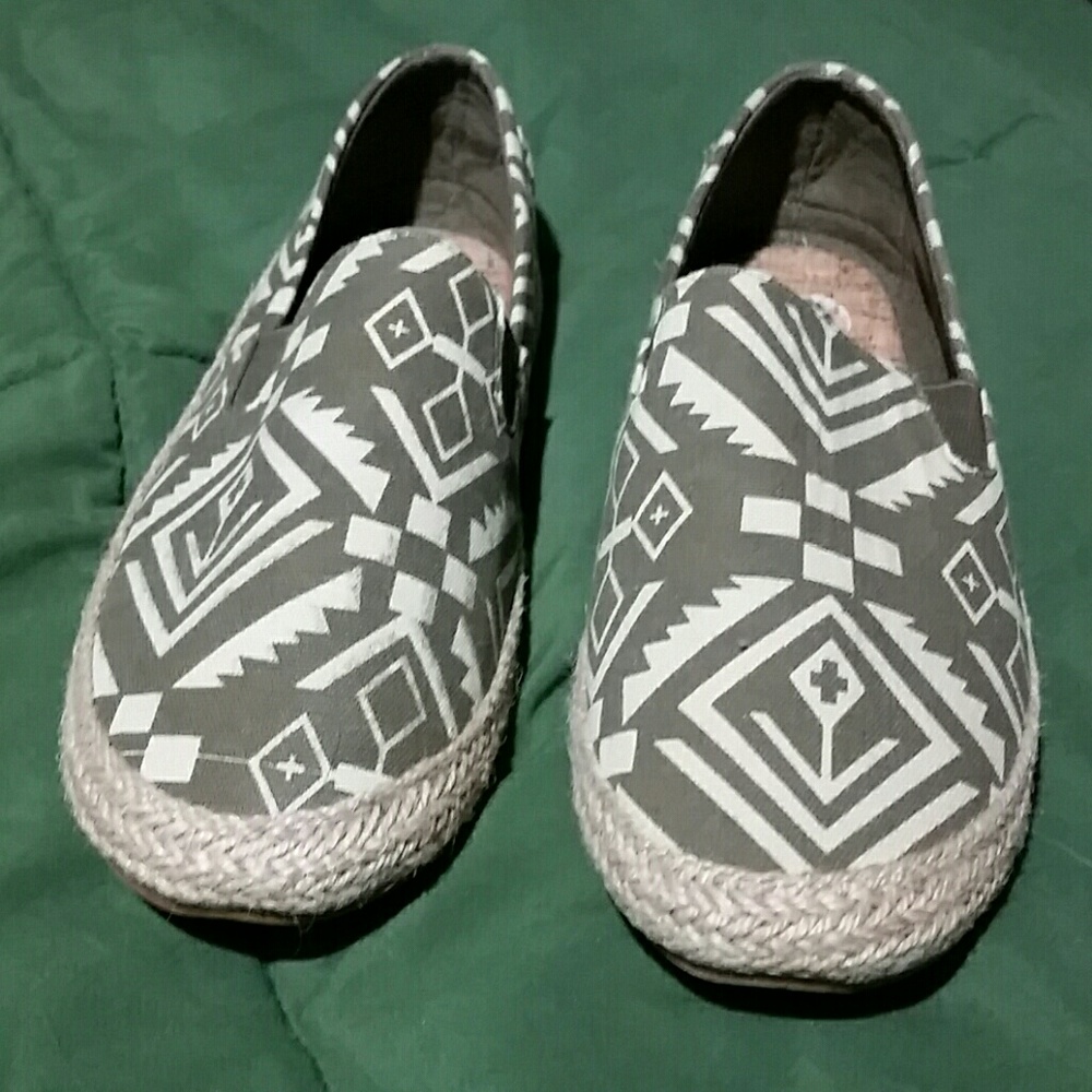 Seven7 size 8 slip-ons