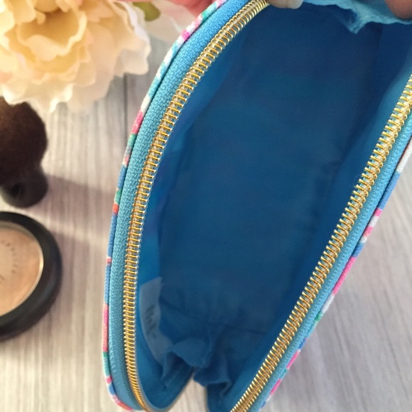 🚫SOLD🚫 Lilly Pulitzer makeup bag NWT - Picture 3 of 4