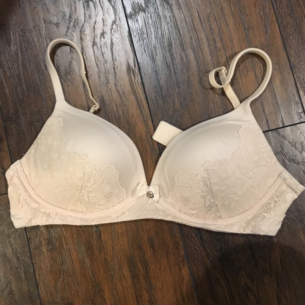 Victoria's Secret "Body, no wire"
