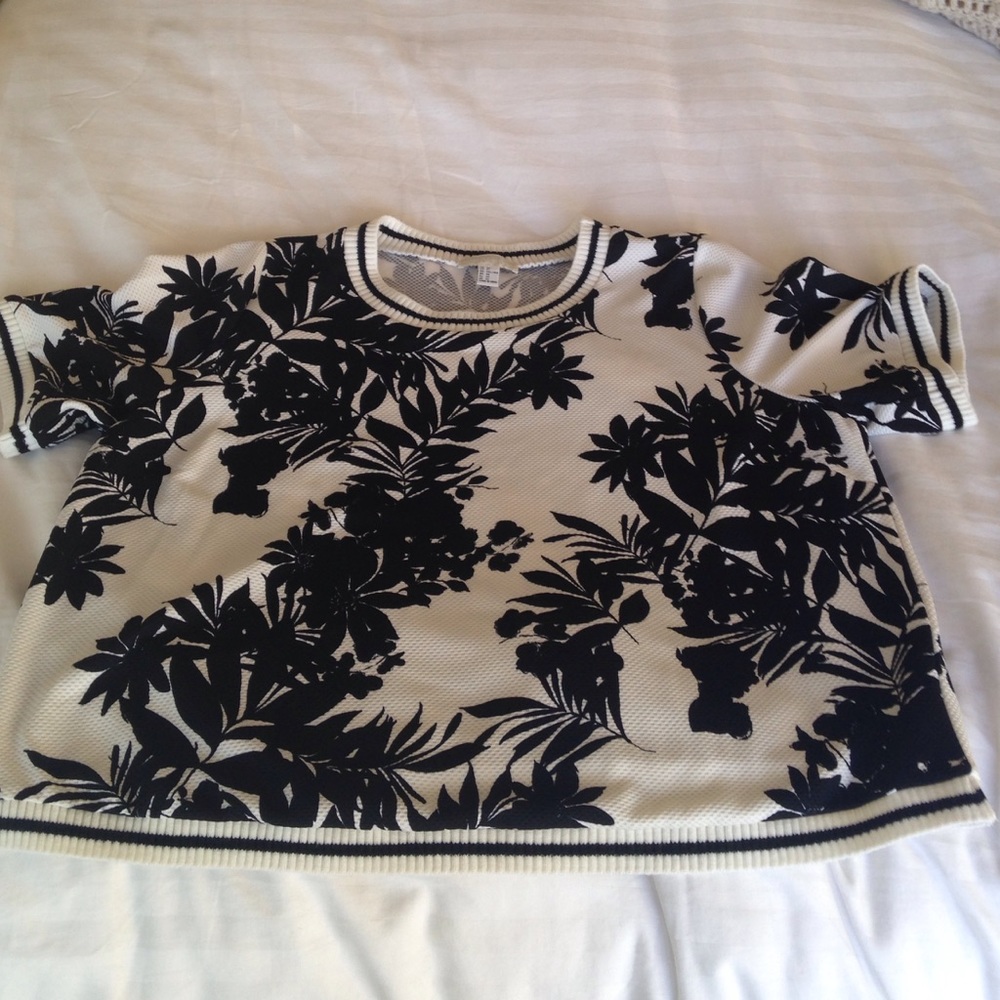 Sporty Black & Cream Top