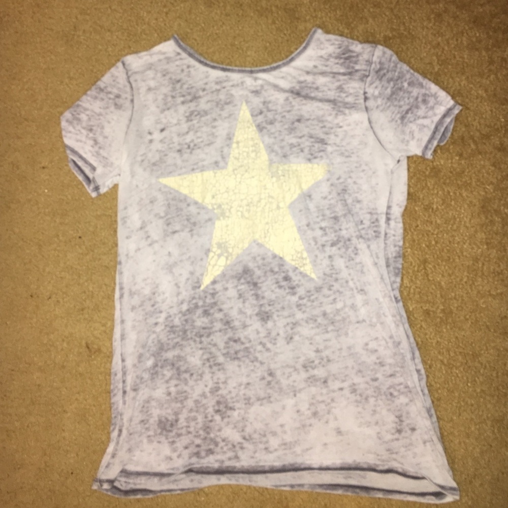 Faded gray tee shirt w/star