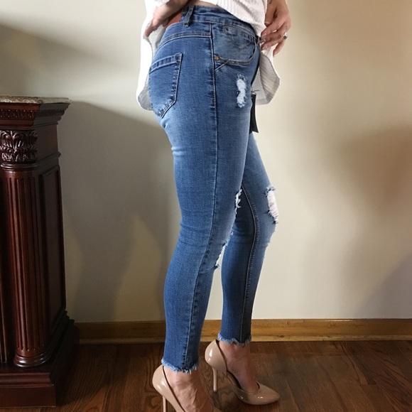 ◾️LAST ◾️ Distressed Frayed Hem Skinny Jeans - Picture 2 of 4