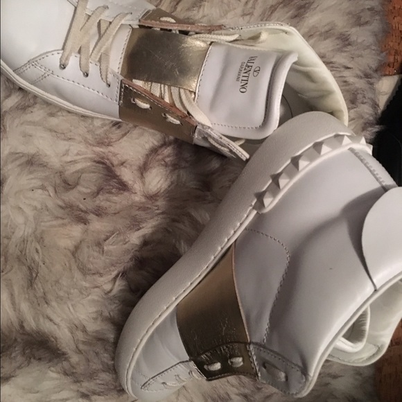 VALENTINO GARAVANI Rockstud Untitled metallic smooth and  Valentino white/Gold rock stud high tops