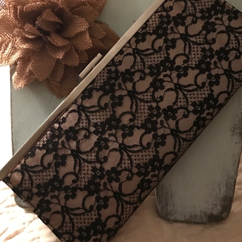 Clutch -black and cream lace 🌸🌸🌸🖤🖤🖤