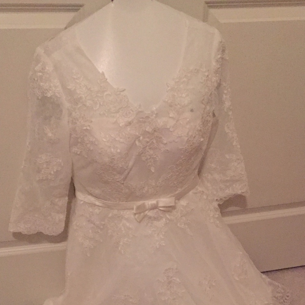 Bust 36, Waist 26, Color Ivory A line, lace V neck