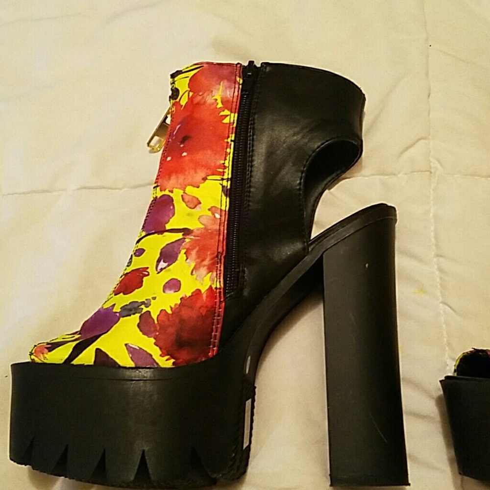 Platform heels - Picture 2 of 4