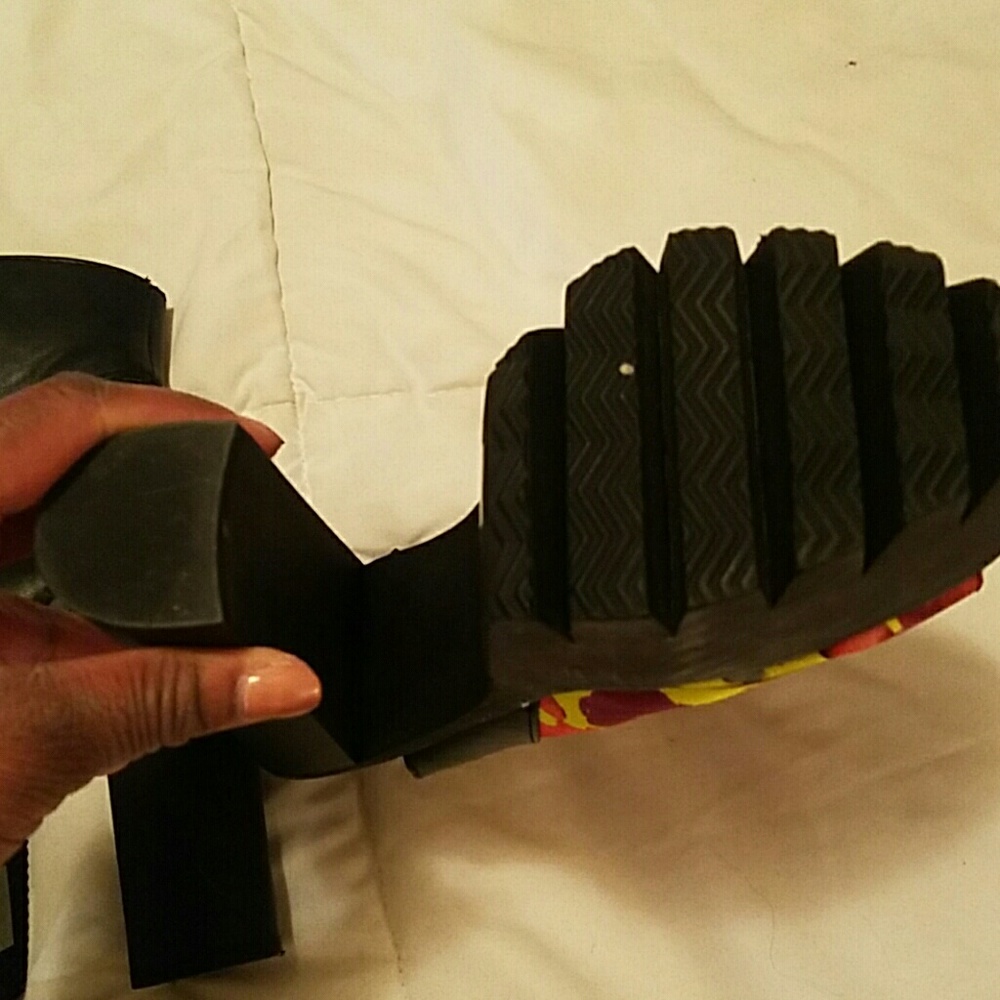 Platform heels - Picture 3 of 4