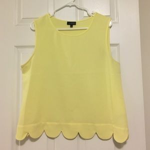 Yellow crepe tank with scallop hem