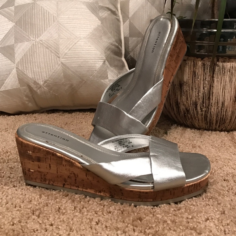 Silver sandal with "cork like" heel