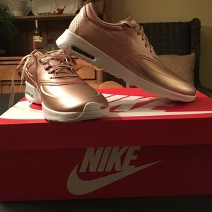 Nike Air Max Thea SE Women's Rose Gold size 10.5