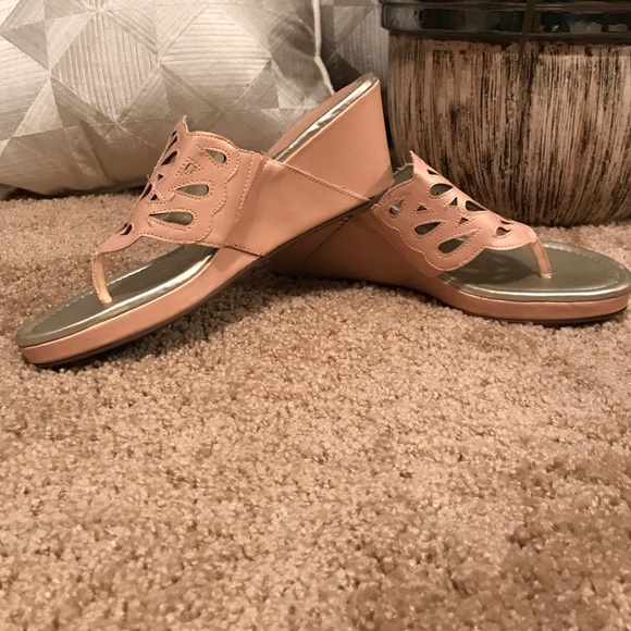 Metallic light pink sandal - Picture 2 of 3