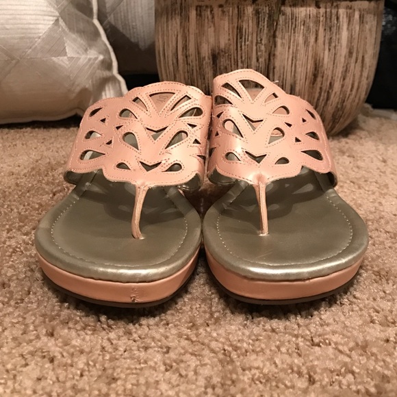 Metallic light pink sandal - Picture 3 of 3