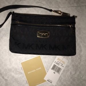 Micheal Kor black Jet set wristlet