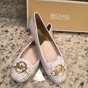 NWT  in box MICHAEL KORS Fulton flats !!💕